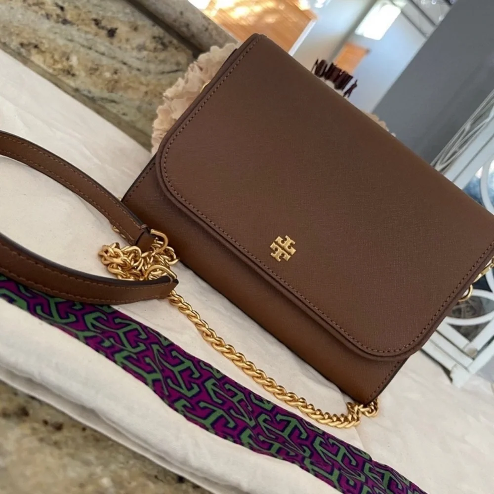 New tory burch Emerson chain wallet crossbody in moose color